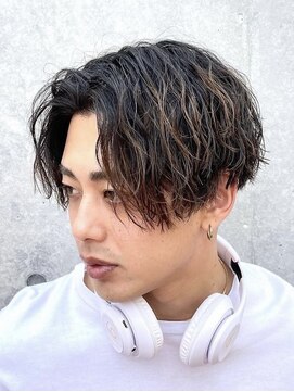 インフィニス 恵比寿(Infinis) 縦落ちツイストスパイラルセンターパートメンズパーマカット