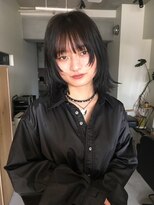 フイ(HUI)&nbsp;小顔似合わせカットレイヤーブルージュ大人可愛いブルーカラー