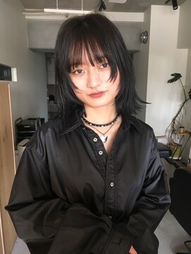 フイ(HUI) 小顔似合わせカットレイヤーブルージュ大人可愛いブルーカラー