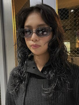 アルカナ 明治神宮前原宿(ARCANA) くるくるパーマ　ウルフパーマ　ウルフカット　ブルーブラック