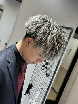 クール 大和八木駅前店(Coeur) 奈良/橿原/大和八木/ホワイトメッシュ縦落ちツイストパーマ