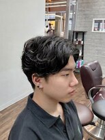 kaming 大人男子の清潔感。黒髪でも垢抜ける【ニュアンスパーマ】