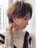 くびれショート×ミントベージュ×耳かけショート