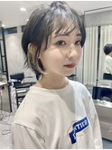 ショートボブ ホワイトイヤリングカラー