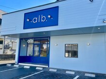 青い外観が目印です☆