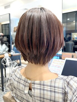 アフロート ルヴア(AFLOAT RUVUA) 『岩田莉奈』短すぎるショートが苦手な方への似合わせカット新宿