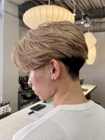 ヒュー 広島(HEW)&nbsp;メンズハイトーン韓国風Y2K刈り上げフェザーパーマツーブロック