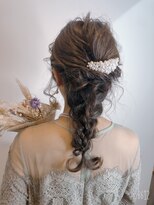 シーデン(C-den)&nbsp;人気の愛されヘアセット×編み下ろし×アップ×編み込み三つ編み