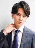 スーツ短髪ツーブロック束感モテる黒髪シークレットパーマ流行