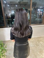 メリー オオサカ(Merly Osaka)&nbsp;細めハイライトでゆる巻きでも可愛い！_ダークアッシュブラウン_