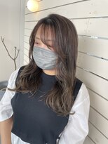 シダ(sida SAIIN)&nbsp;大人可愛い20代ゆるふわ巻き