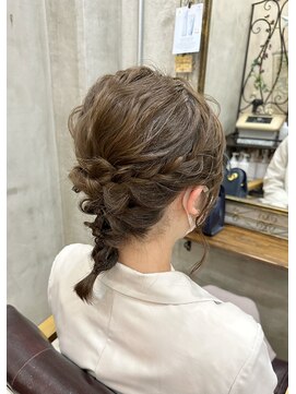 ブーミー(Bor mee) 【Bormee】結婚式お呼ばれ ミディアムヘア 編みおろしアレンジ