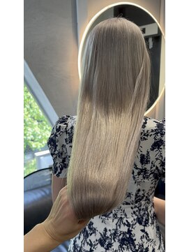 ジゼル(GiseL) 艶々ホワイトベージュ