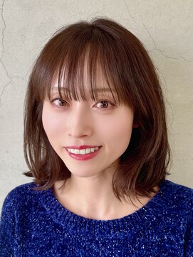レヴィア(REVIA) ミディアムレイヤー前髪カット顔まわりカット