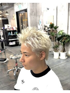 コワファースト長崎シャンプーボーイ 2nd(COIFF1RST 長崎 SHAMPOO BOY) スパイキーショートメンズカットメンズカラーブリーチ