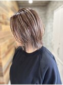 レイヤーボブ×白髪ぼかしハイライト