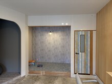 アール(R)の雰囲気（お席の近くに広々キッズスペース完備！）