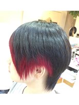 ヘアーズカフェ アン(HAIR'S CAFE an) インナーカラーをいかしたショート