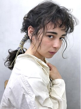 アイティー バイ アルバム 中野店(IT by ALBUM) 紐×ポニーテールアレンジ_ウェーブパーマフォギーベージュ_7407