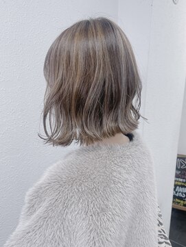 ジェナ(Jena) ハイライトヘアー