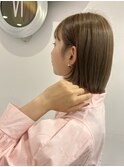 ミニボブ×柔らかベージュ