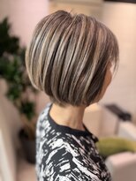 ステア ケース(stair case)&nbsp;白髪ぼかしをつつローライトで立体的に見せるデザイン