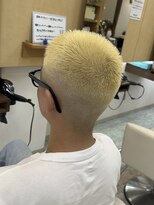 マキシム ナカイ(MAXIM NAKAI)&nbsp;バズカットボウズフェード金髪ボウズベリーショートスタイル