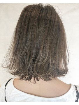 ハグ(Hug) ニュアンスカールボブ