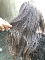 ビヨンドイー(beyond E)&nbsp;ホワイトシルバーロング