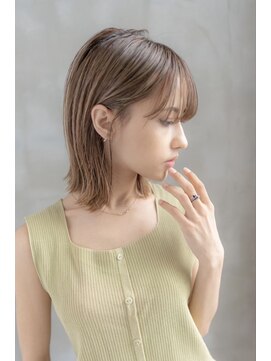 メゾンバイハバナ(maison by HAVANA) 大人かわいいフェザーバングカーキグレージュミディアムウルフ