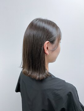 ブカブク(BUKA BUKU) ミディアムボブ　外ハネ　アッシュ