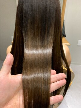 クラッチ ユニ(CLUTCH uni) 大人可愛い小顔美髪ツヤ髪艶感シンプルストレートA5