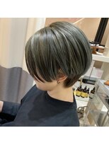 シーア(ciia)&nbsp;ツートーンカラーのオリーブハンサムショート