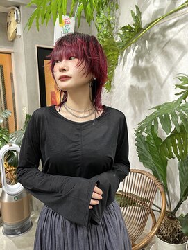 ウーフ(U-fu) 個性派レッドウルフ