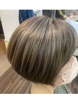 エノモト(ENOMOTO)&nbsp;白髪ぼかしハイライトグレージュカラーひし形ショートボブ