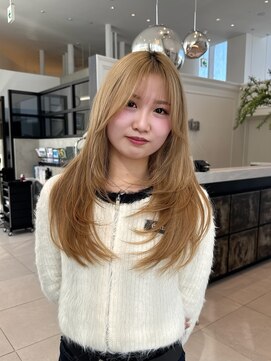 アルティファータ(artifata) レイヤーカット ブロンド ミルクティー ダブルカラー ブリーチ