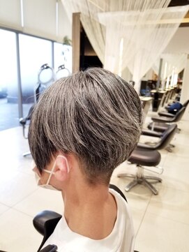 ミック ヘアアンドメイクアップ 高田店(miq Hair&Make up) グレイヘア/ツーブロック/刈り上げ/大人ショート