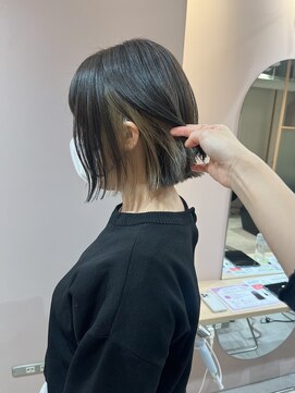 外はねボブ×イヤリングカラー