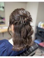 アンビス(1bis)&nbsp;ボブにも似合うふわふわハーフアップ