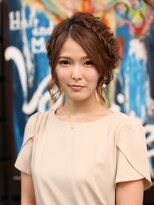 ヘアーアンドメイク ベニーレ(Hair&Make Venire) ショートヘアを華やかにアップ。抜け感がありムーブメント。