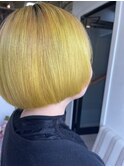 ペールイエロー