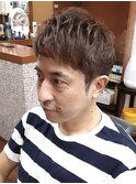 サイドパートショートスタイル（コンマヘア、スキンフェード）