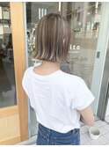 切りっぱなしbob×ベージュカラー