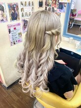 ヘアセットアップス(UP's) シンプルだからこそ難易度高め！『おしゃれねじり止めスタイル』