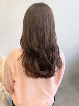 ミュラ(mulah) ブリーチなし透明感カラーシアーベージュ＊くびれ巻きセミロング