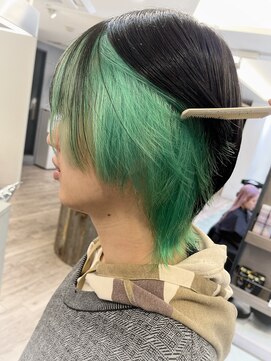 ルーブ トウキョウ(Loob. TOKYO) インナーカラーグリーン、ウルフカットデザインカラー