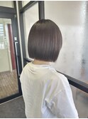 酸性ストレート切りっぱなしボブ