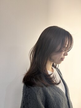 こだわりのレイヤーカットで動きのあるスタイルを実現！髪質改善トリートメントで健康的で美しいツヤ髪に☆