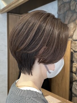 ルイ(ROUIS produced by LUCK 津田沼) ROUIS 津田沼 くびれショート/グレージュハイライト/白髪ぼかし