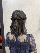 メゾンドムニ 恵比寿(Maison de MUNi)&nbsp;ミディアムの可愛いハーフアップ